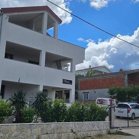 Stars Apartment Gornji Karin Exterior photo