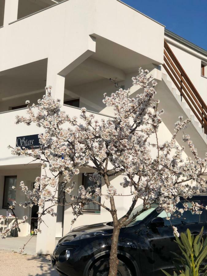 Stars Apartment Gornji Karin Exterior photo